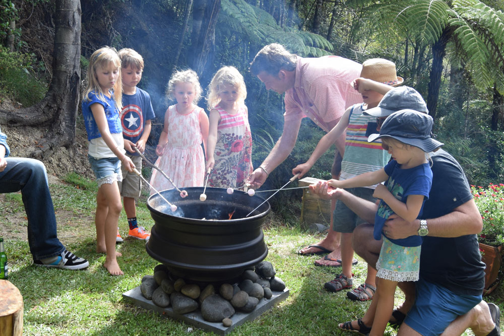Isabella-Jackson-Zoey&Phoebe-Greg-Aidan-Chris-Natalie